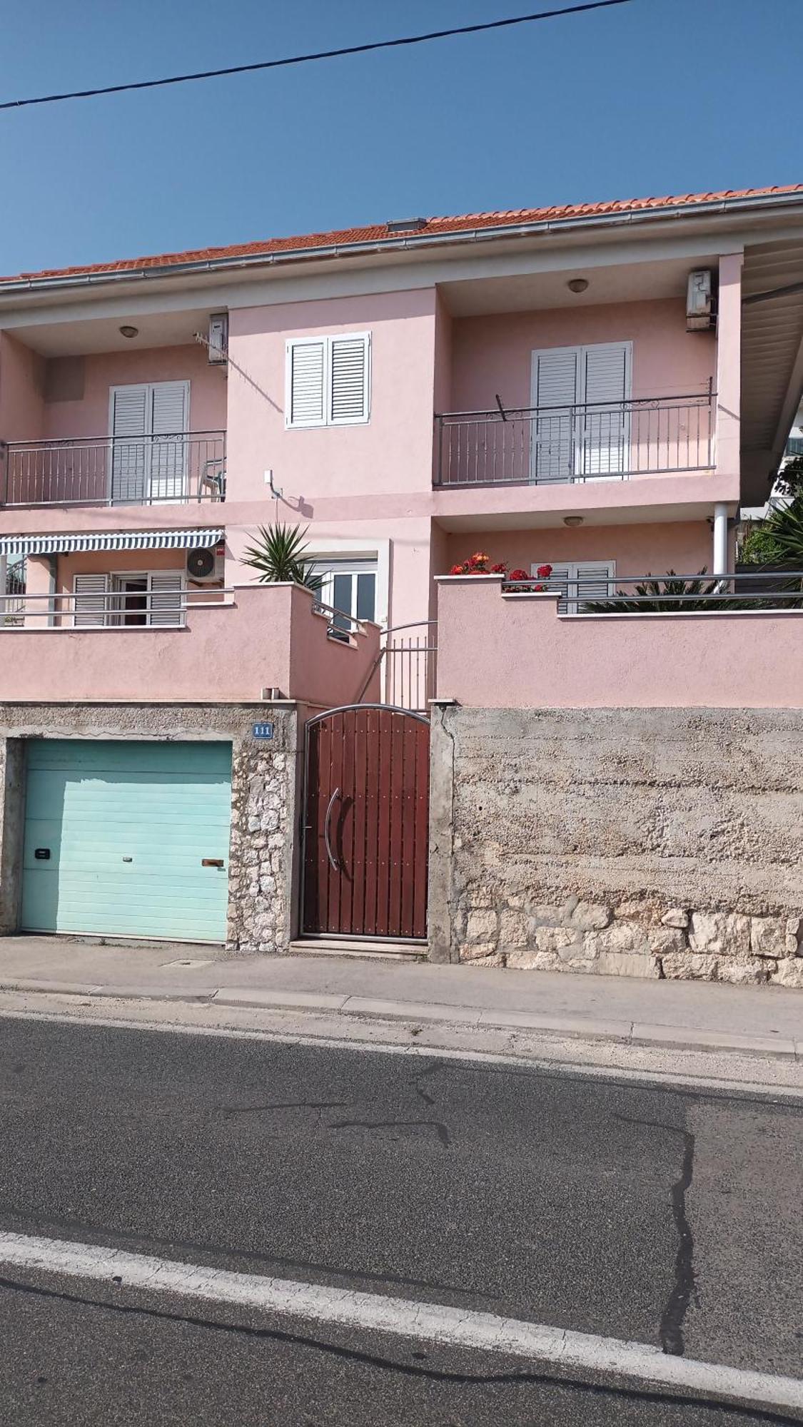 Cici Appartement Dugi Rat Buitenkant foto