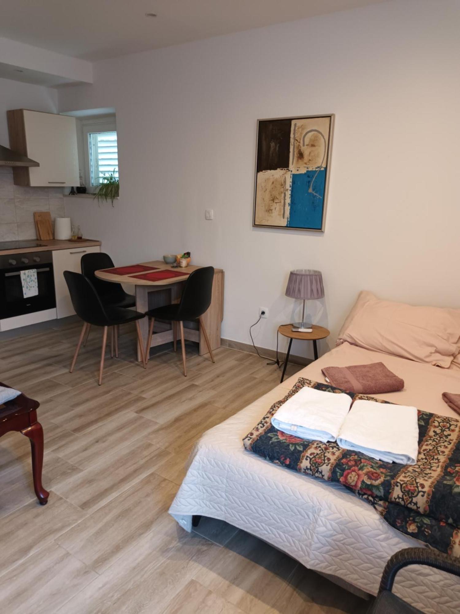 Cici Appartement Dugi Rat Buitenkant foto