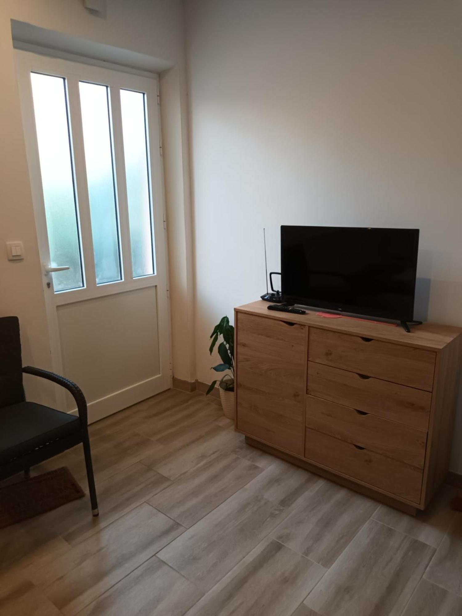 Cici Appartement Dugi Rat Buitenkant foto