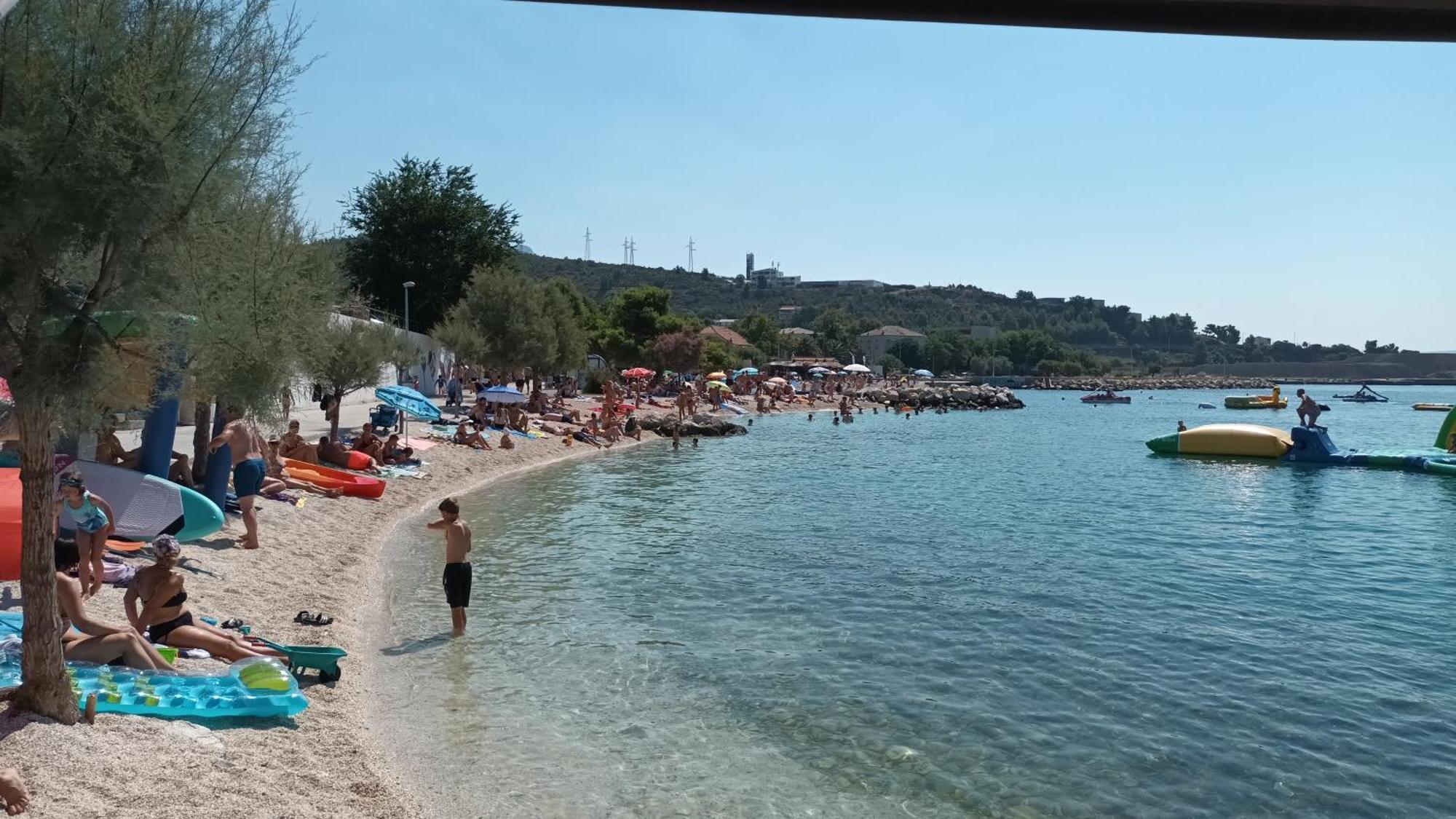 Cici Appartement Dugi Rat Buitenkant foto